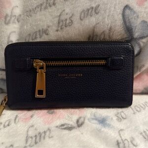 Marc Jacobs Contiental Pebbled Leather Wallet preowned